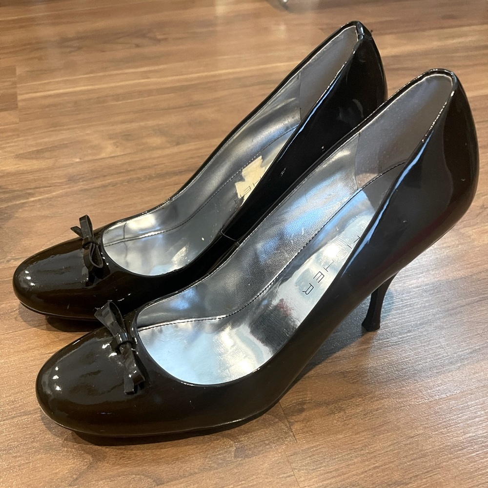 Marc Fisher brown patent leather heels. Good condition. Vintage style